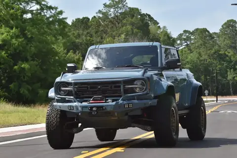 2023 Ford Bronco Raptor, front